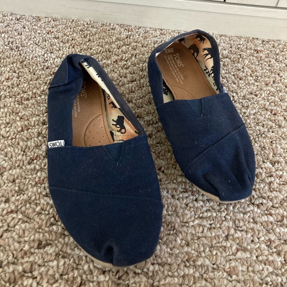 Toms Canvas Shoes 🖤